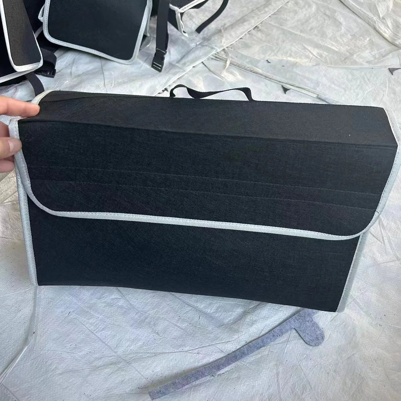 Organisateur de Coffre CoffreZen™ FeltBox – Feutre Gris, Antidérapant & Élégant
